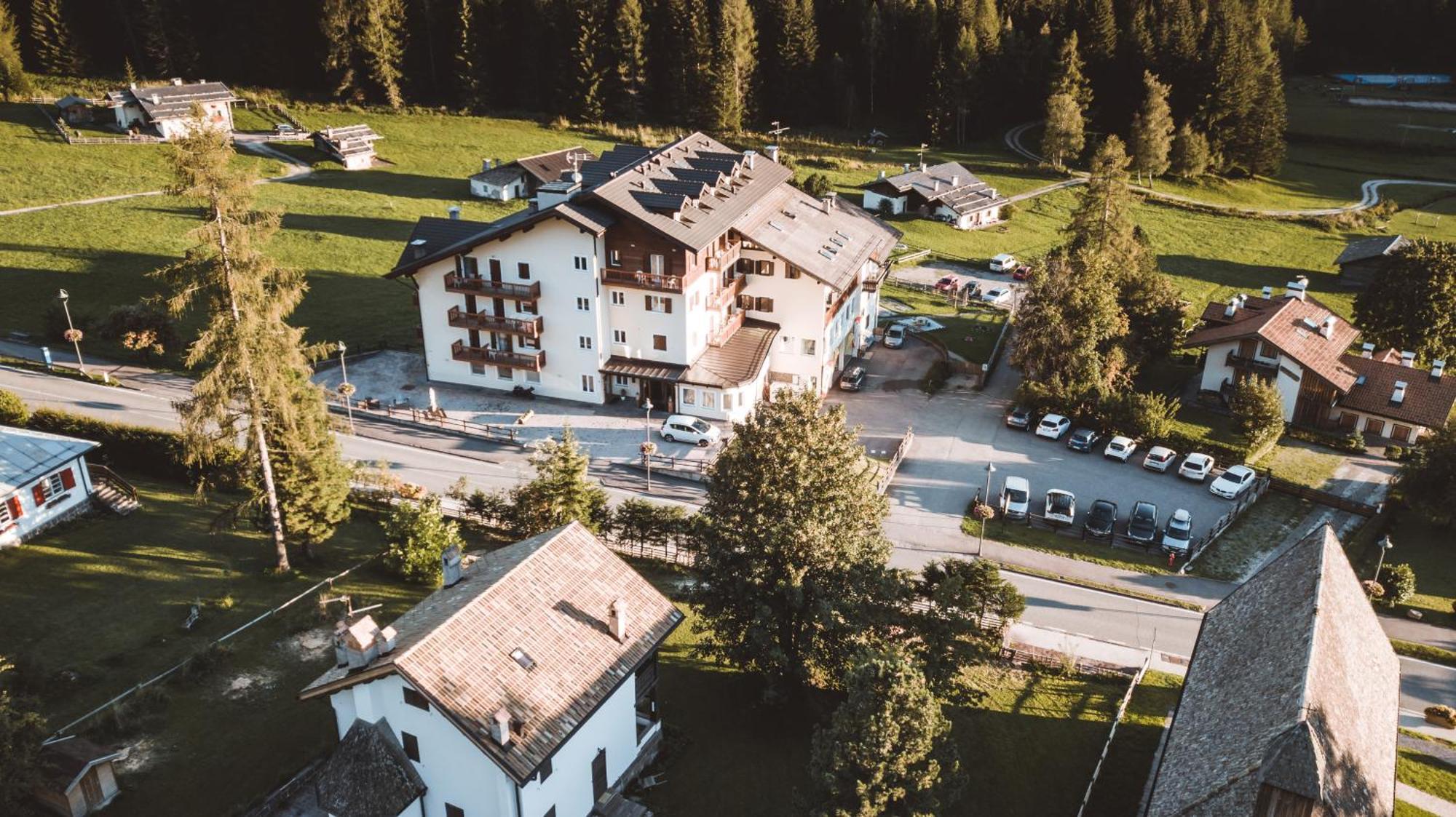 Hotel Bellamonte เปรดัซโซ ภายนอก รูปภาพ